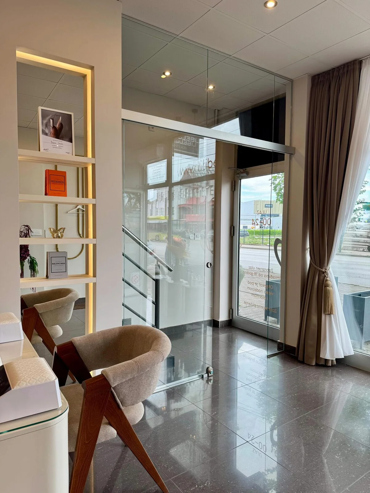 Ulaz u Libellelash beauty centar, Kralja Milutina 22B, Šabac